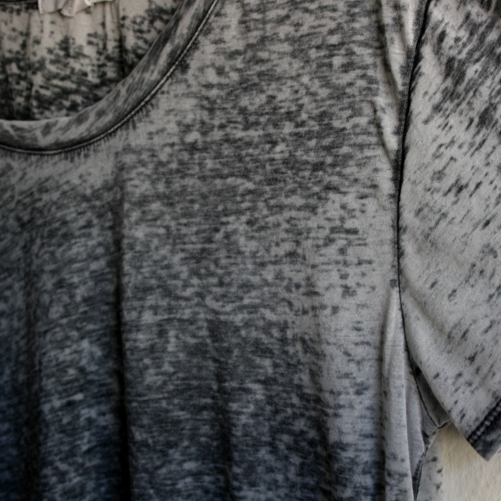 Gray top - Picture 4 of 4